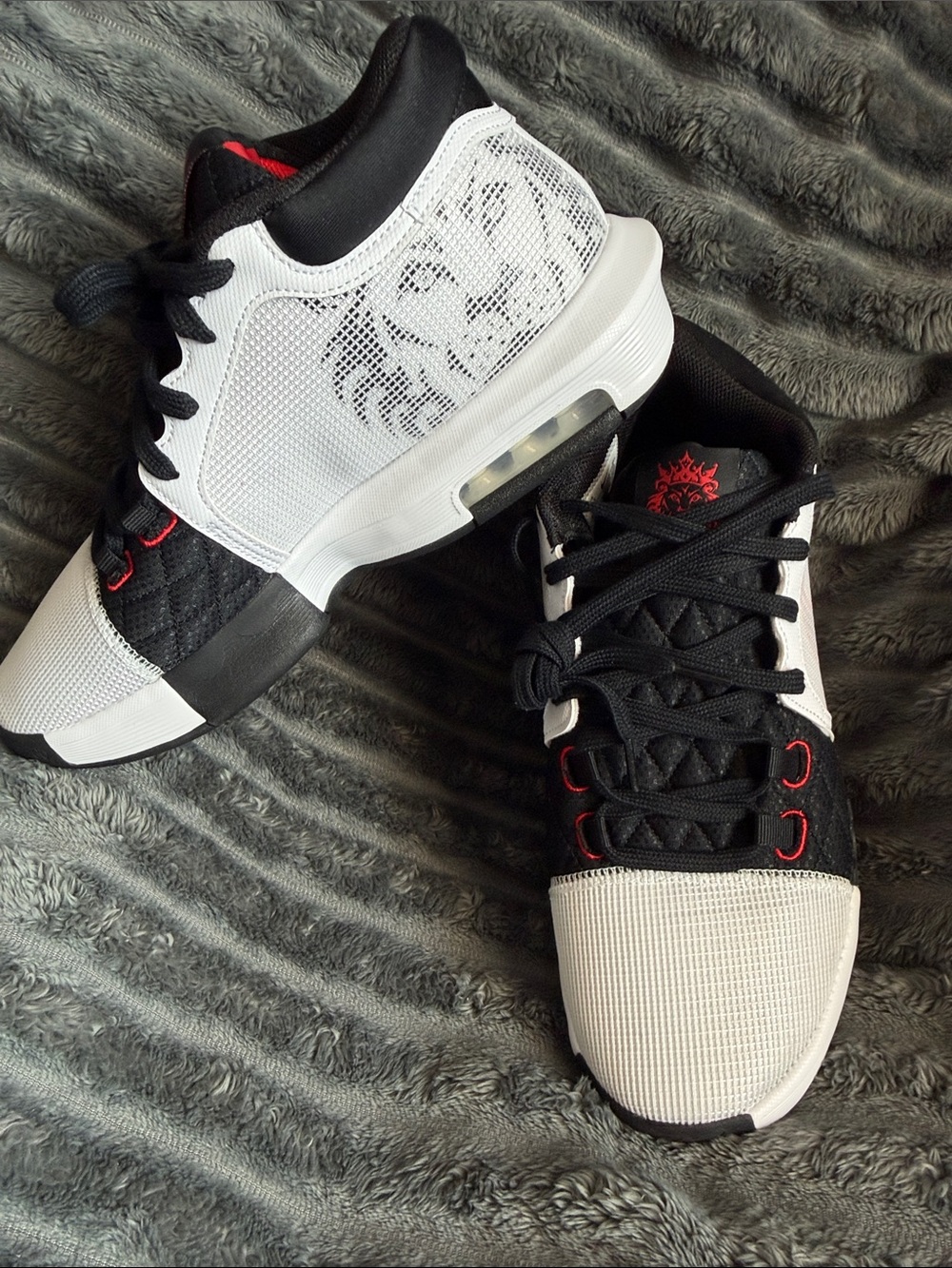 Nike LeBron Witness 8 men’s size 10.5